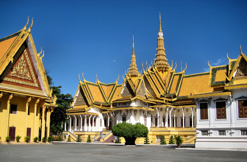 queen elizabeth visit cambodia